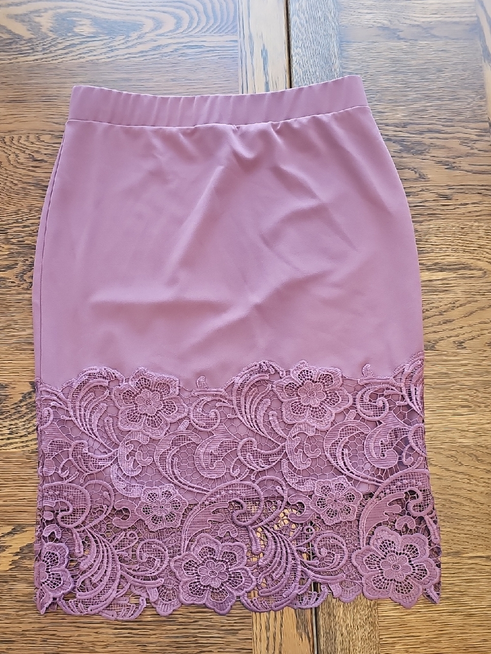 Elegant Mauve Lace Hem Pencil Skirt